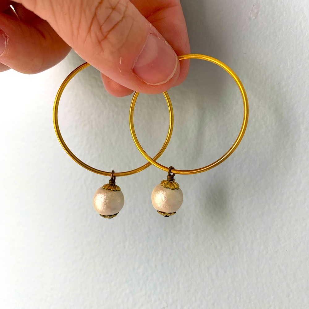 John Wind gold hoop & Pearl earring